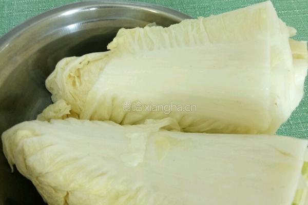 凉拌醋白菜的做法图解1