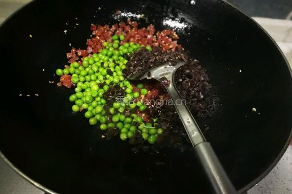香肠豌豆海苔饭卷的做法图解4