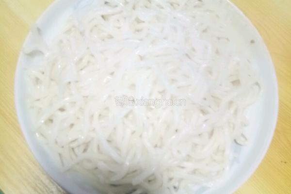 小香菇番茄酱面的做法图解5