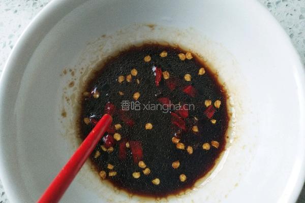 皮蛋砸嫩豆腐的做法图解2