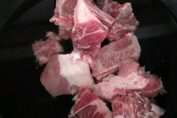 排骨炖豆角土豆的做法图解2