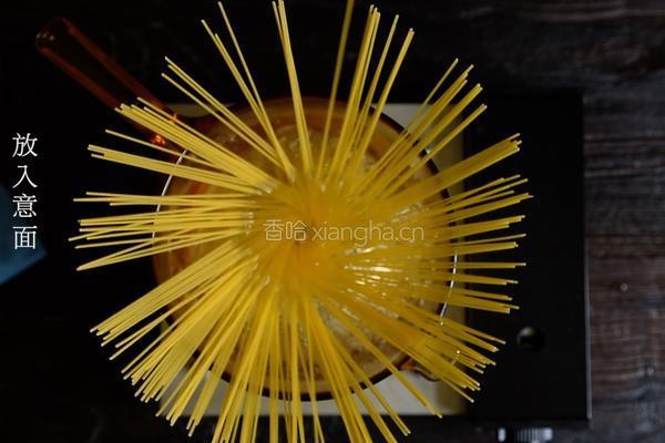 鲜虾芦笋白汁意面的做法图解9