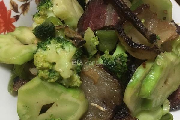 腊肉炒西兰花