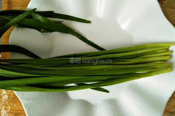 孜然烤韭菜的做法图解1