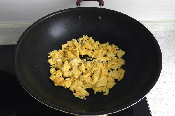 彩椒炒鸡蛋的做法图解5