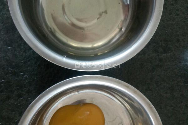 粉色蛋糕卷(平底锅版)(12个月以上的宝宝)的做法图解2