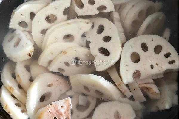 辣煮藕片的做法图解1