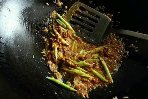 香茅咖喱焗蟹的做法图解4
