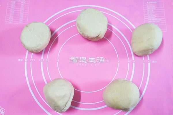 火腿虾仁披萨的做法图解6