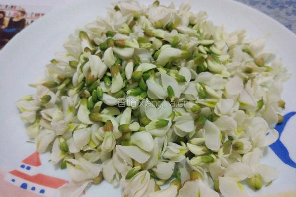 槐花麦饭的做法图解1