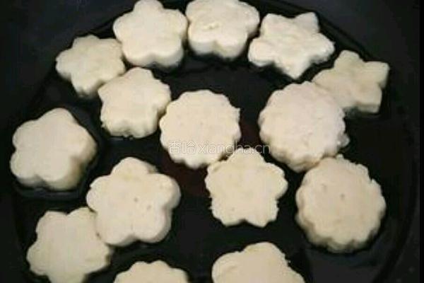 宝宝辅食南瓜饼的做法图解3