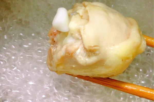 巴西菇鸡腿汤（姬松茸鸡腿汤）的做法图解3