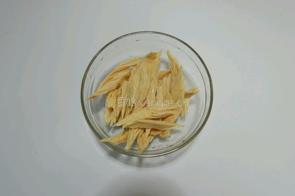 风味腐竹烩芹菜的做法图解2