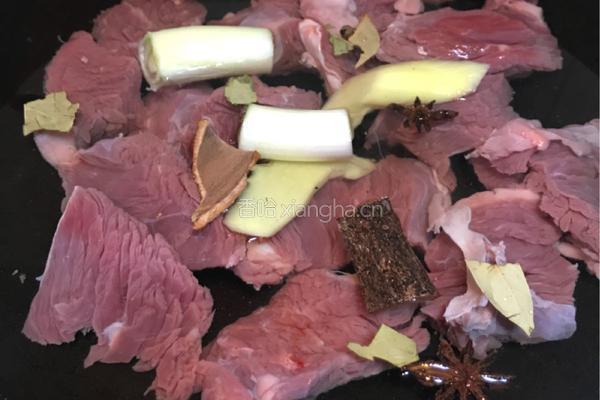 胭脂萝卜牛肉汤的做法图解1