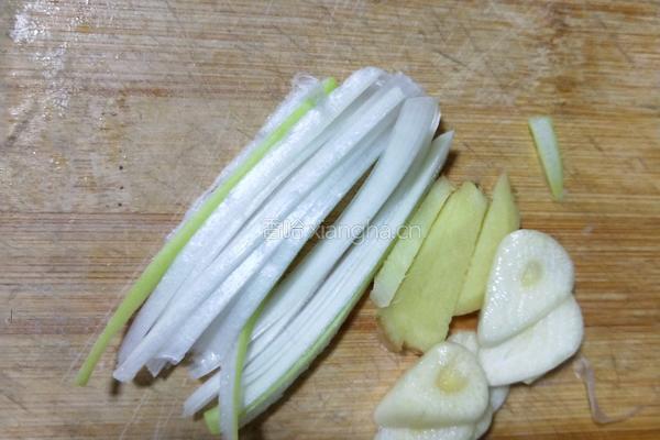 海鲜菇炒肉的做法图解4