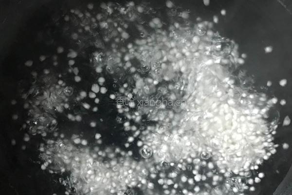 红糖荷包蛋西米露的做法图解2