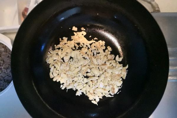 菠萝蛋炒杂粮饭的做法图解3