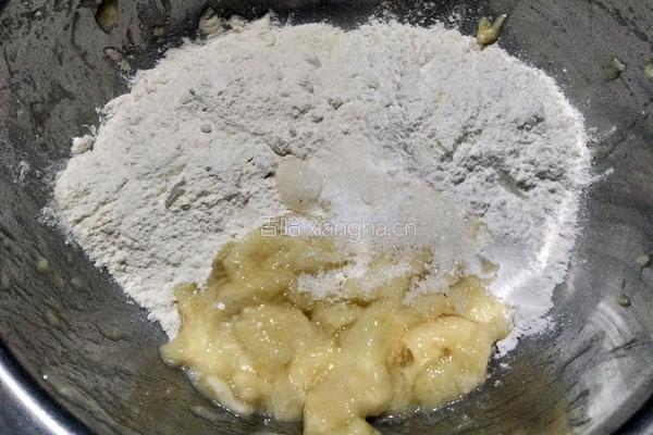 香蕉豆沙饼的做法图解3