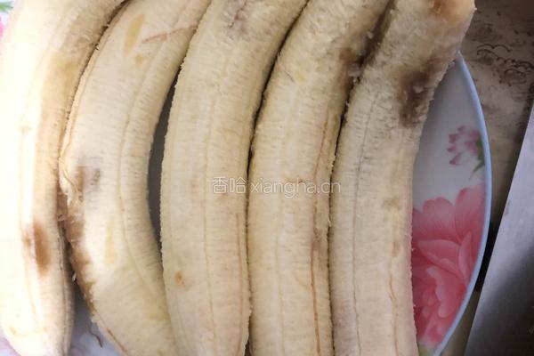 炸香蕉的做法图解1