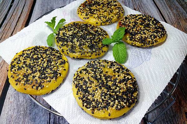 红薯豆沙饼的做法图解1