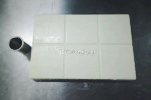 白色圆形巧克力配件的做法图解1