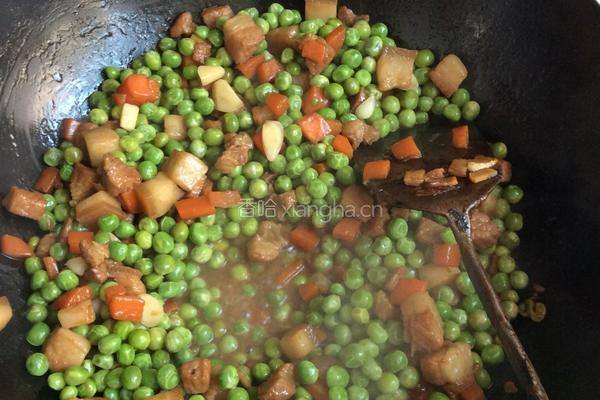 豌豆炒肉丁的做法图解6