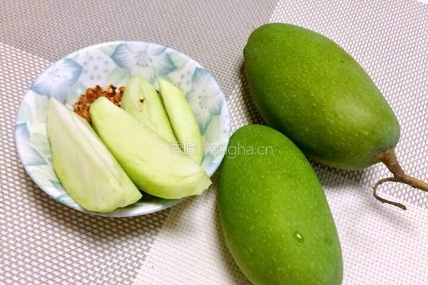 蚝油芒果的做法图解2