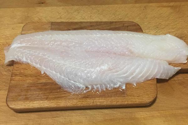 香酥巴沙鱼的做法图解1