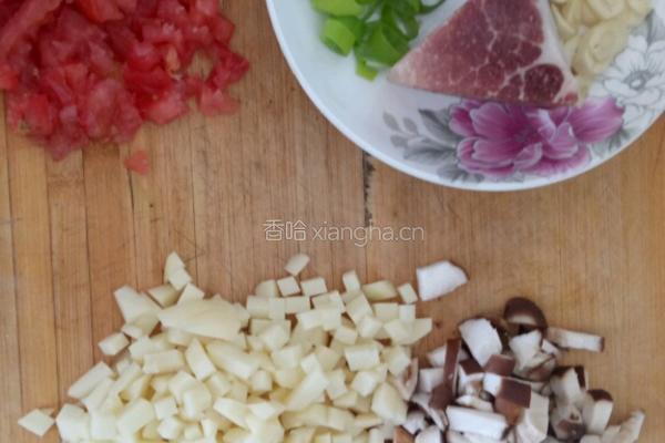 香菇土豆面的做法图解1