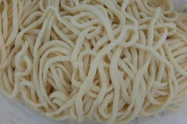 香菇土豆面的做法图解2