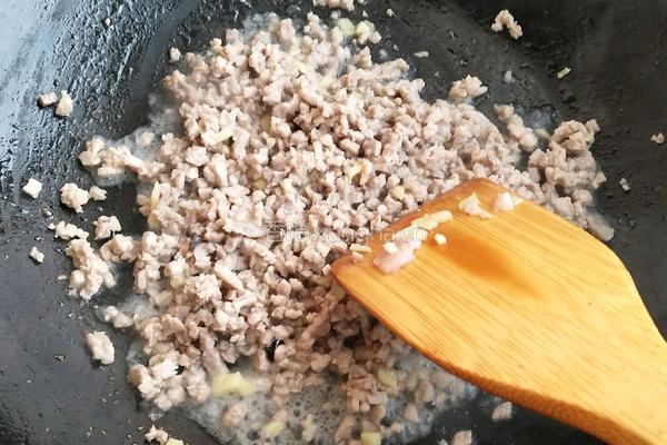 木耳碎扒油菜的做法图解3