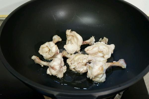 黄豆焖鸡锤的做法图解6