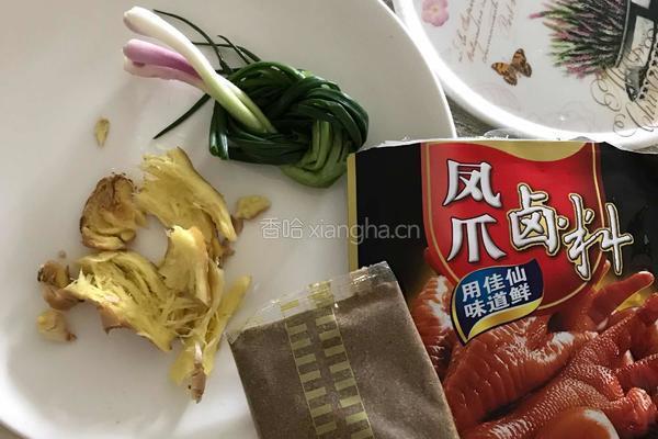 卤鸡爪的做法图解1