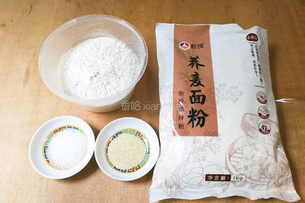 荞麦饼的做法图解1