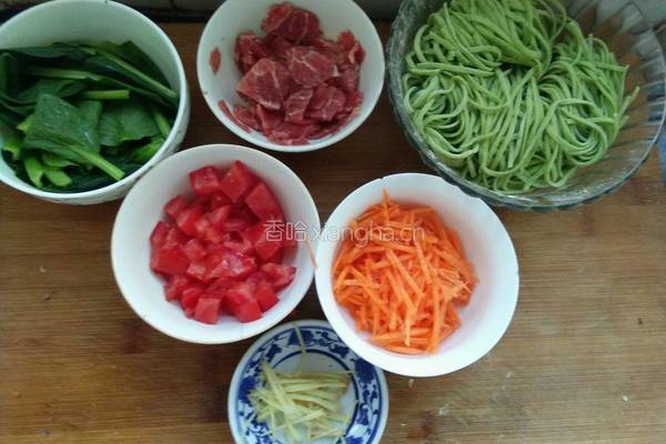 蔬菜汤面的做法图解1