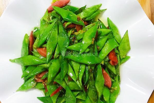 扁豆炒蒜肠的做法图解4