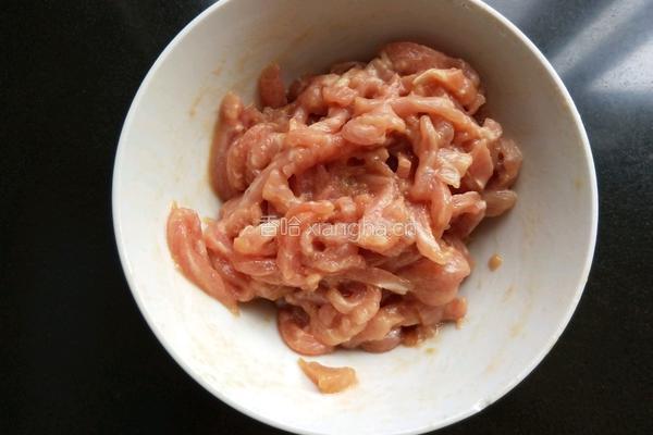 芹菜叶皮蛋瘦肉汤的做法图解3