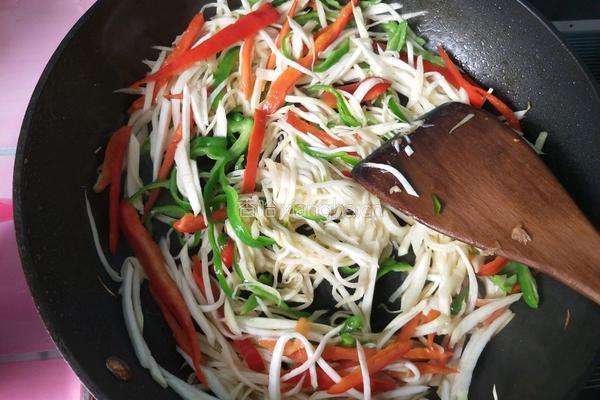 茭白炒肉丝的做法图解12