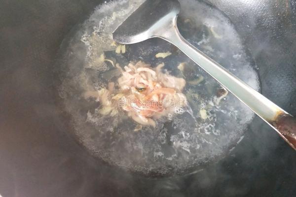 芹菜叶皮蛋瘦肉汤的做法图解9