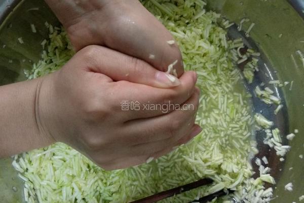 西葫芦鸡蛋饺子的做法图解8