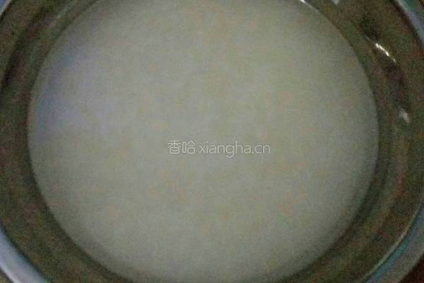 皮蛋瘦肉粥的做法图解1