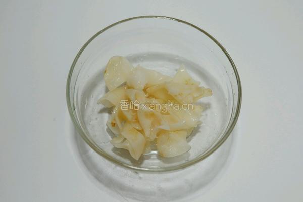 玫瑰牛奶炖花胶的做法图解3