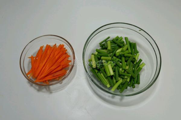 蒜苔炒蛋丝的做法图解1