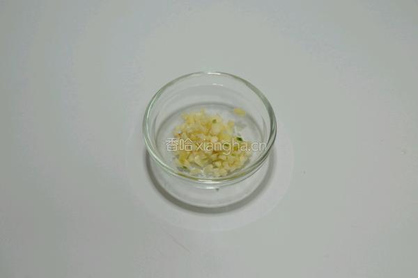 红极参炒茼蒿的做法图解3