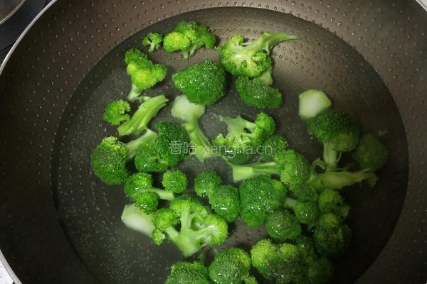 素炒西蓝花的做法图解2