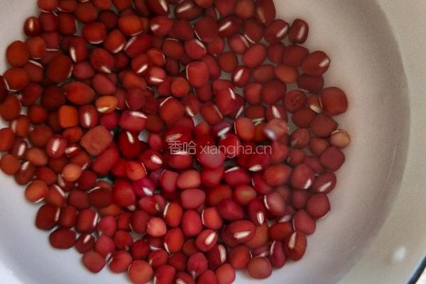 大米红小豆粥的做法图解2
