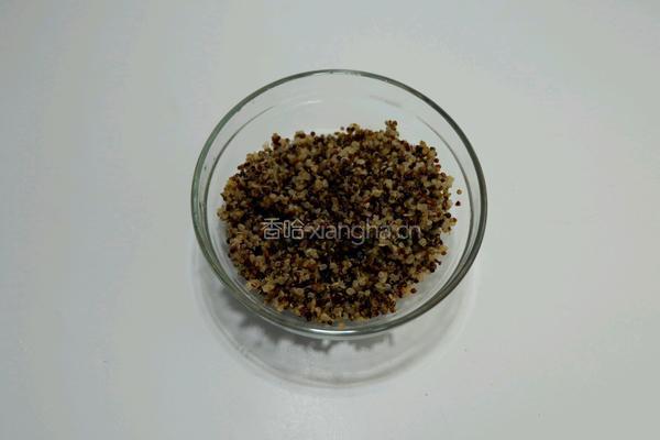 茼蒿鸡肉藜麦饭的做法图解1
