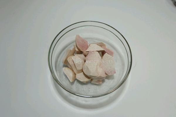 腊肉烧香芋的做法图解1