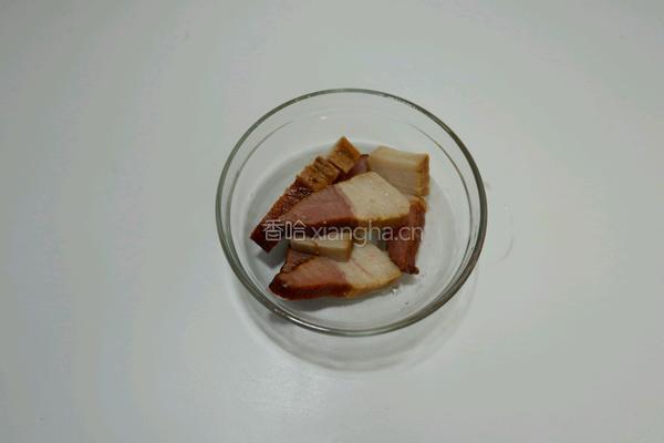 腊肉烧香芋的做法图解2