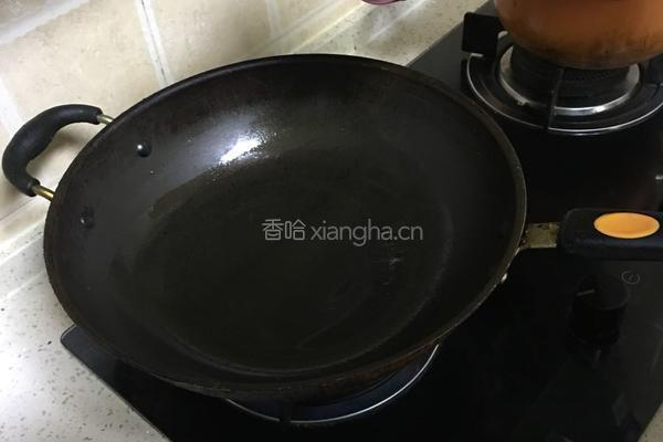 土豆豆角炖灌肠的做法图解1